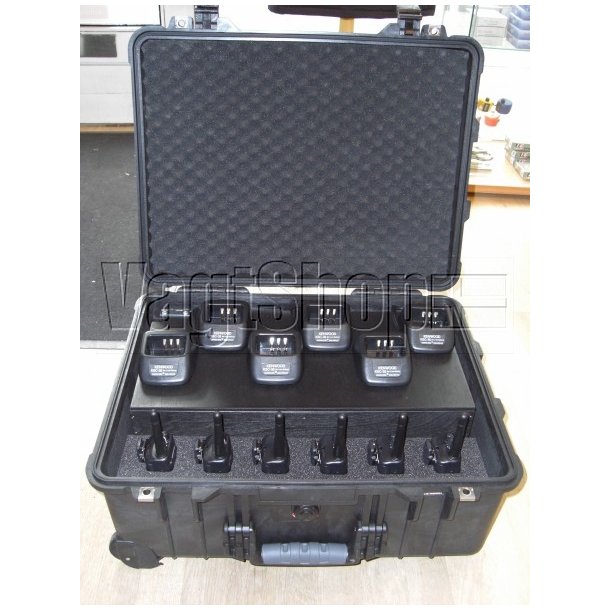 Peli 1560 kuffert med plads til 6 stk. radioer (DP1400/NX1300)